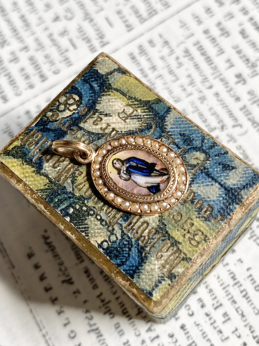 Pendentif Vierge Marie ancien en or jaune 18K émaillé-photo-4