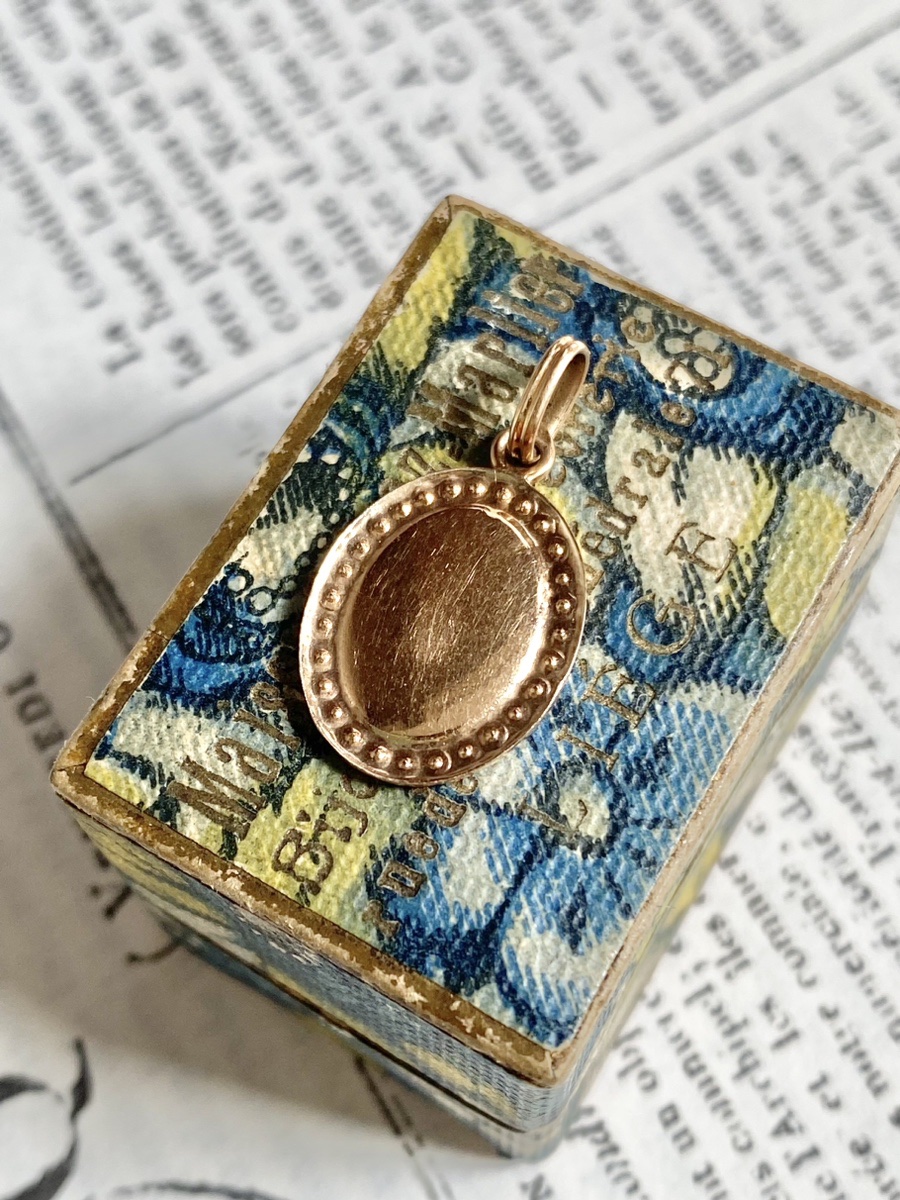 Pendentif Vierge Marie ancien en or jaune 18K émaillé-photo-1