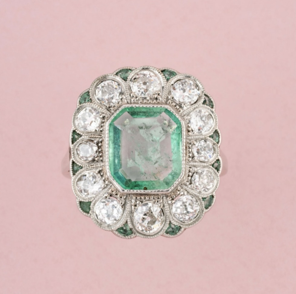 Antique Art Deco Ring In 18k White Gold And Platinum Set With A Colombian Emerald