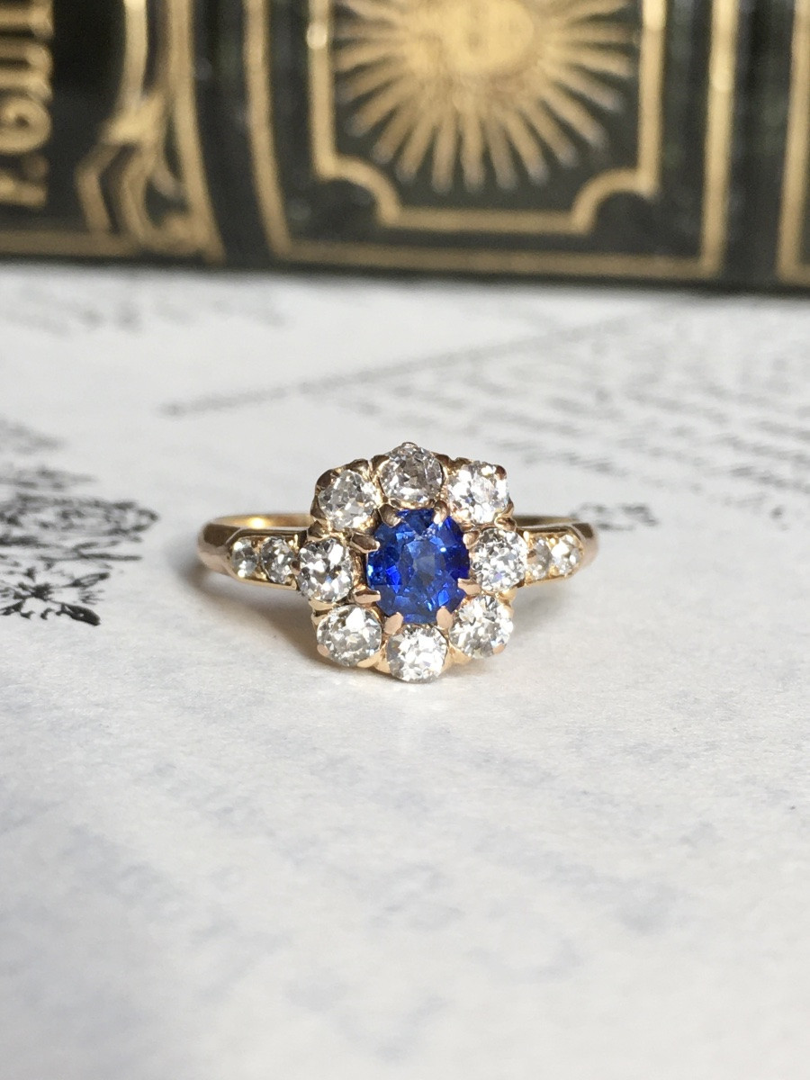 Bague ancienne en or 18K sertie d’un saphir et diamants -photo-2