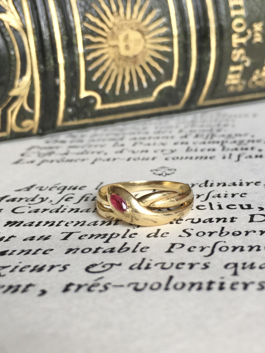 18k Yellow Gold Ring In The Shape Of A Coiled Snake-photo-3