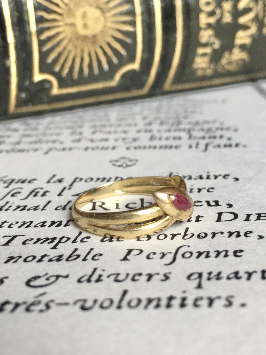 18k Yellow Gold Ring In The Shape Of A Coiled Snake-photo-2