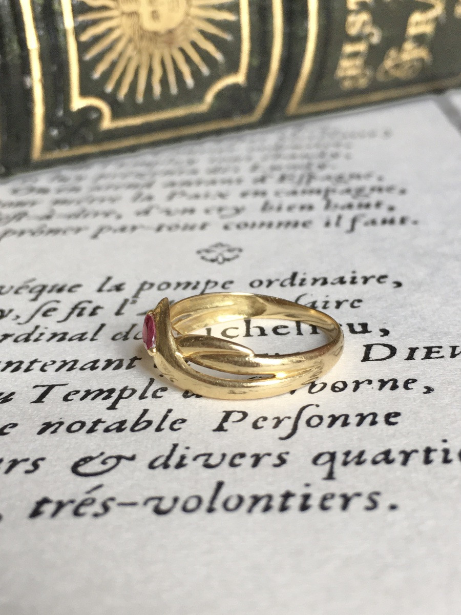 18k Yellow Gold Ring In The Shape Of A Coiled Snake-photo-3