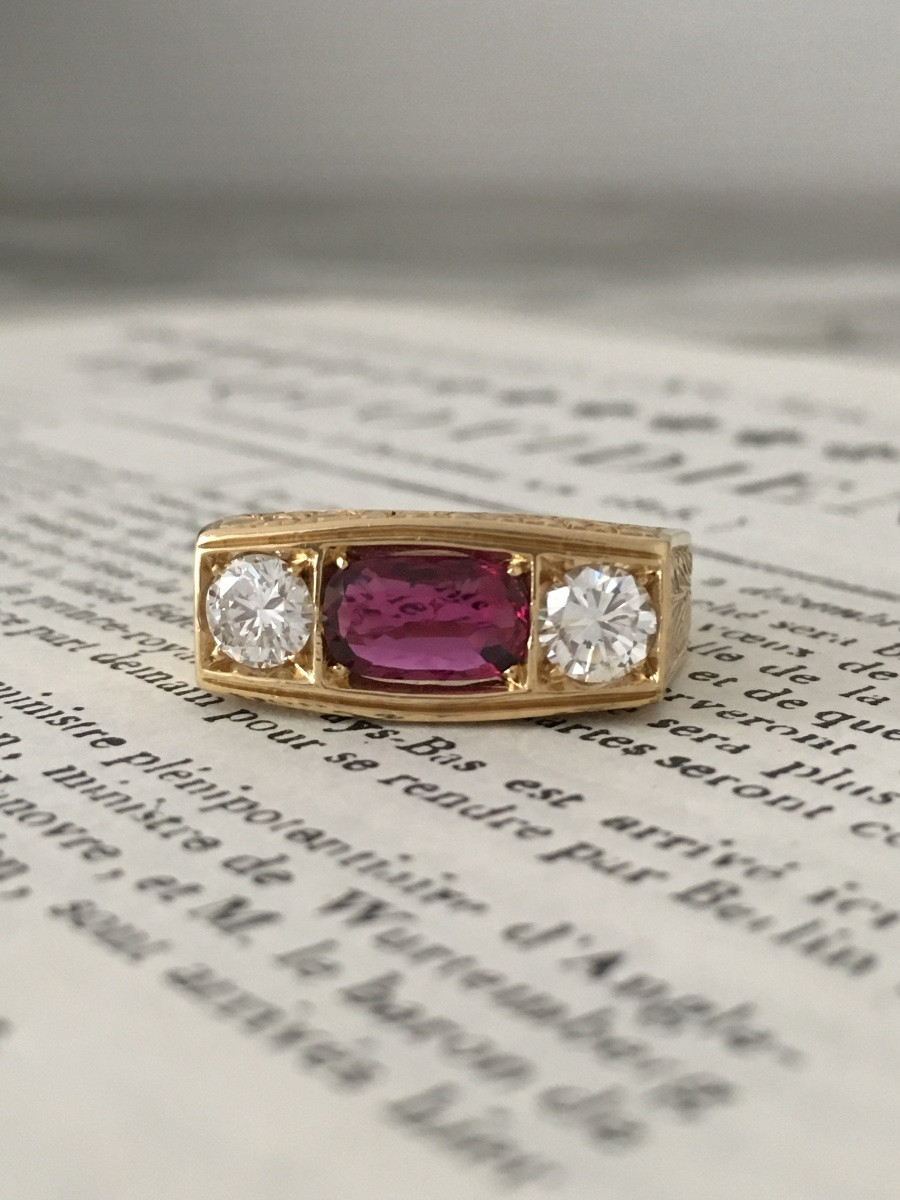 Art Deco Ring In 18k Yellow Gold Set With An Unheated Ruby And Diamonds -photo-2