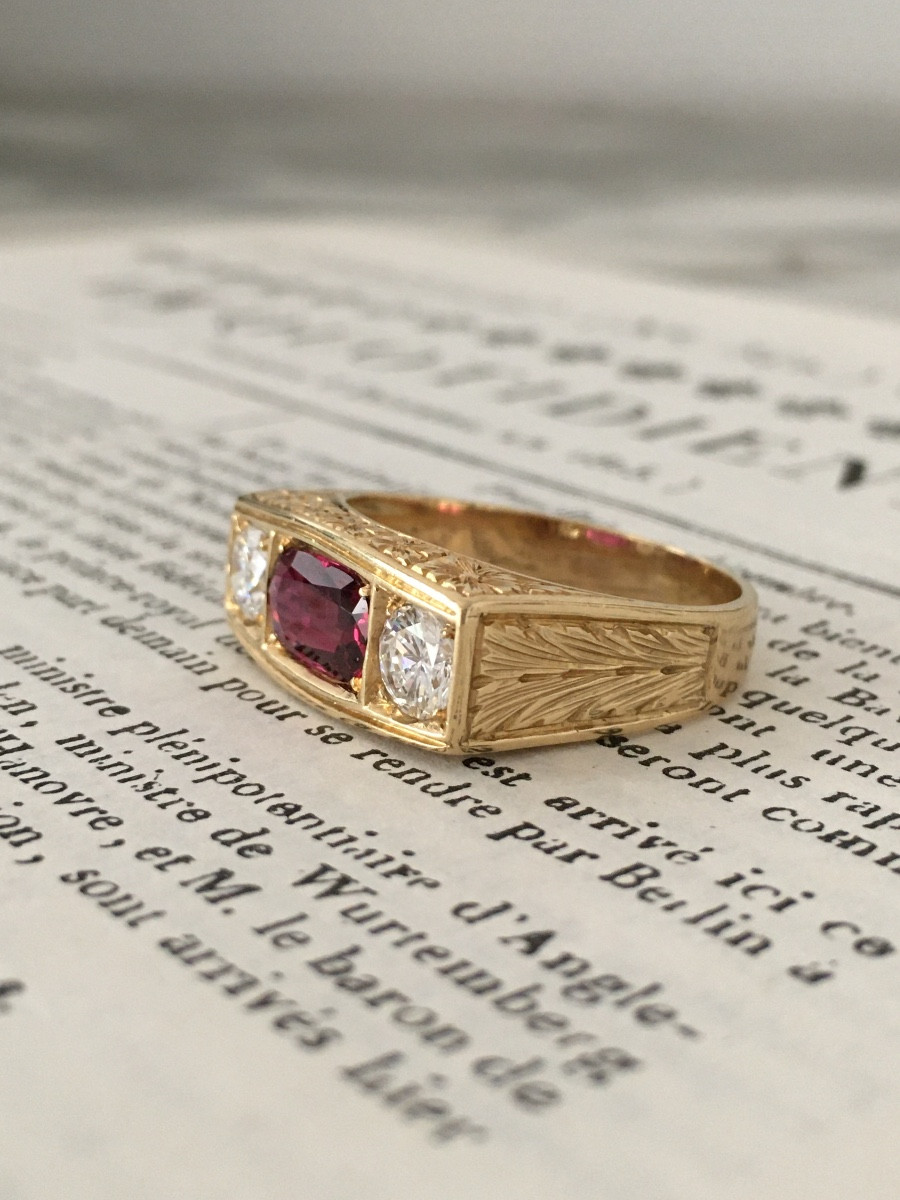 Art Deco Ring In 18k Yellow Gold Set With An Unheated Ruby And Diamonds -photo-4