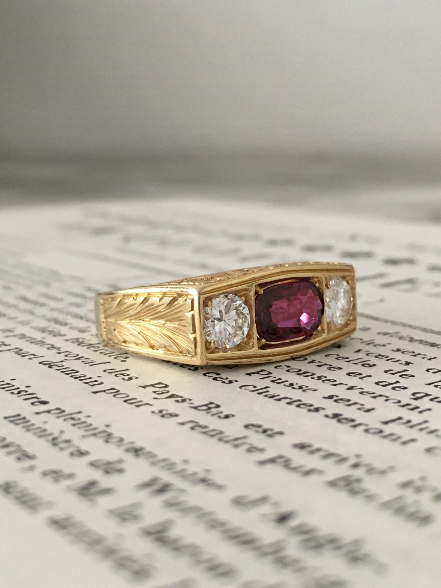 Art Deco Ring In 18k Yellow Gold Set With An Unheated Ruby And Diamonds -photo-2