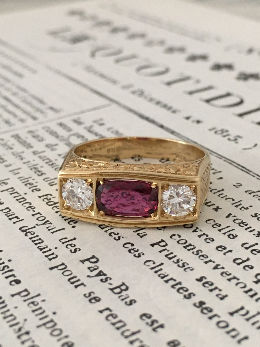 Art Deco Ring In 18k Yellow Gold Set With An Unheated Ruby And Diamonds -photo-3