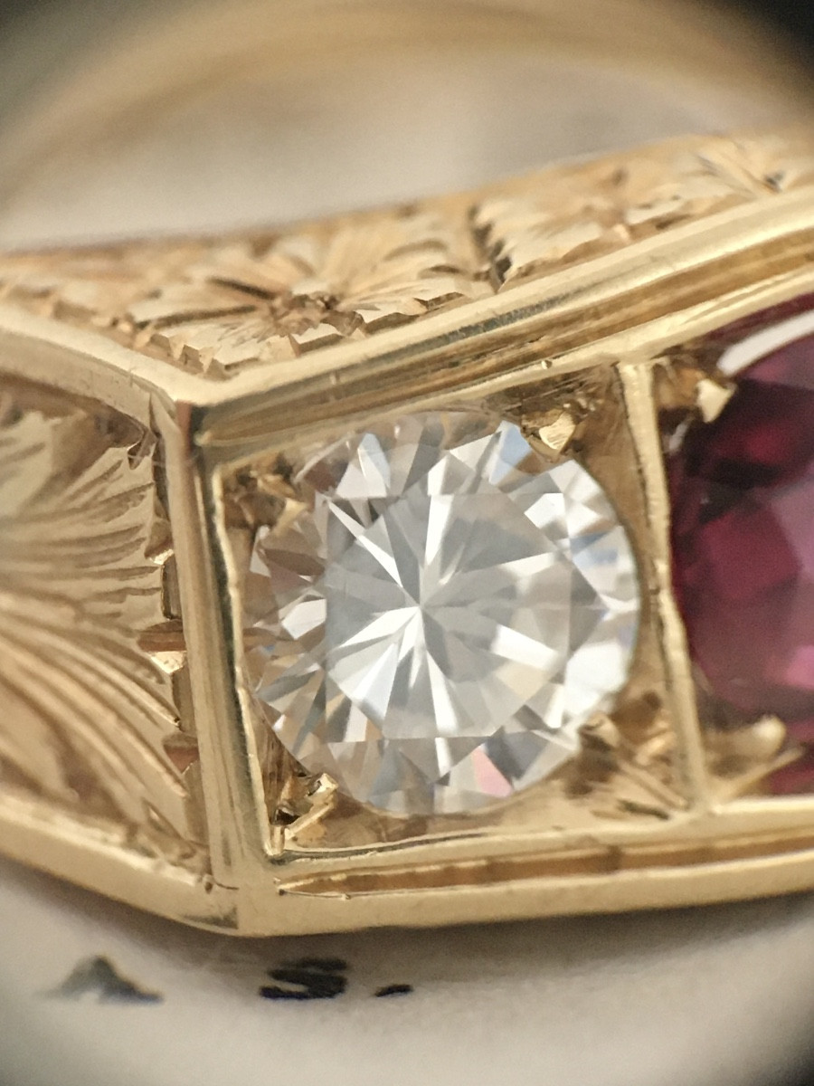 Art Deco Ring In 18k Yellow Gold Set With An Unheated Ruby And Diamonds -photo-1