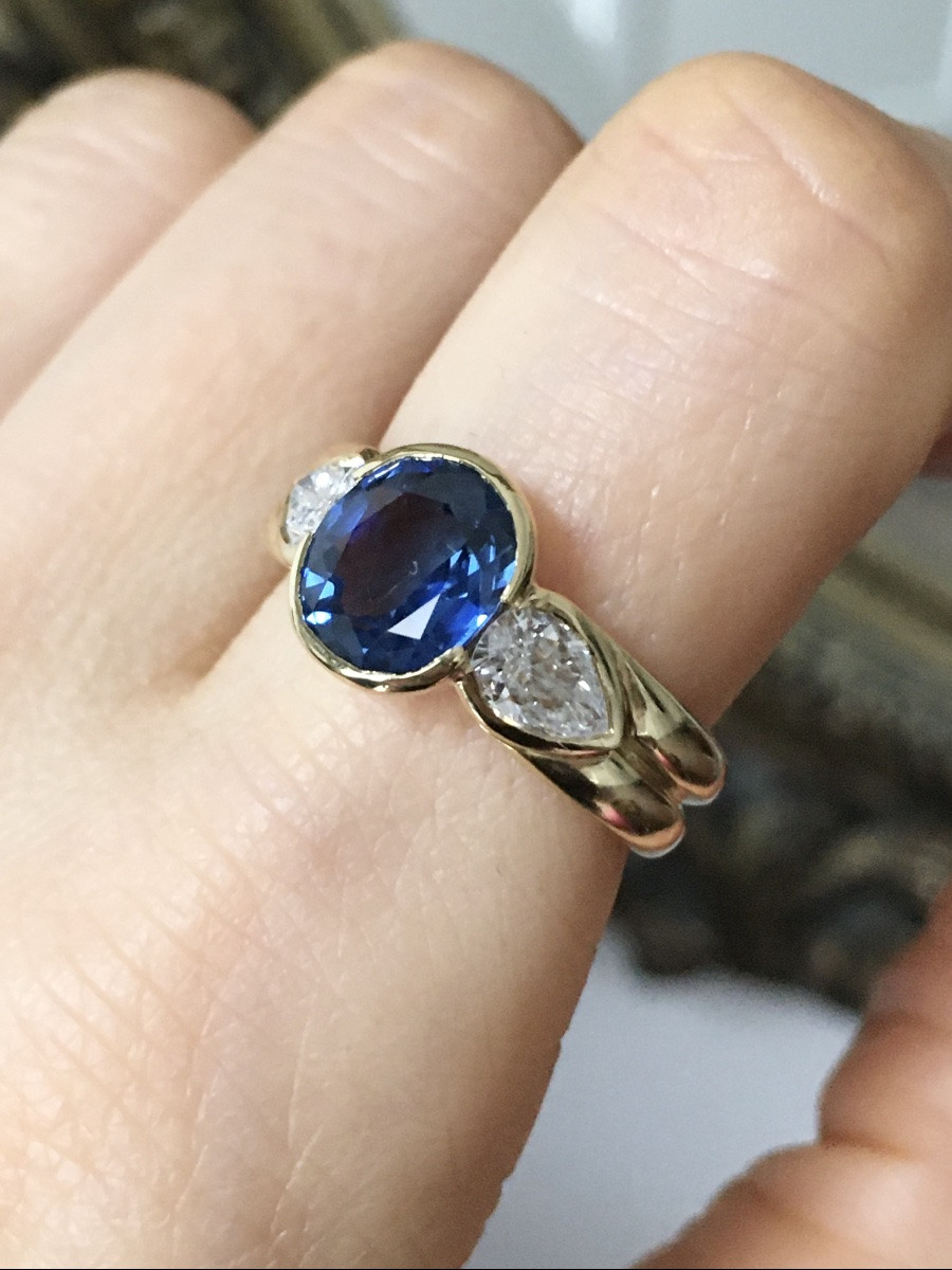 18k Yellow Gold Ring Set With A Sapphire And Diamonds -photo-8
