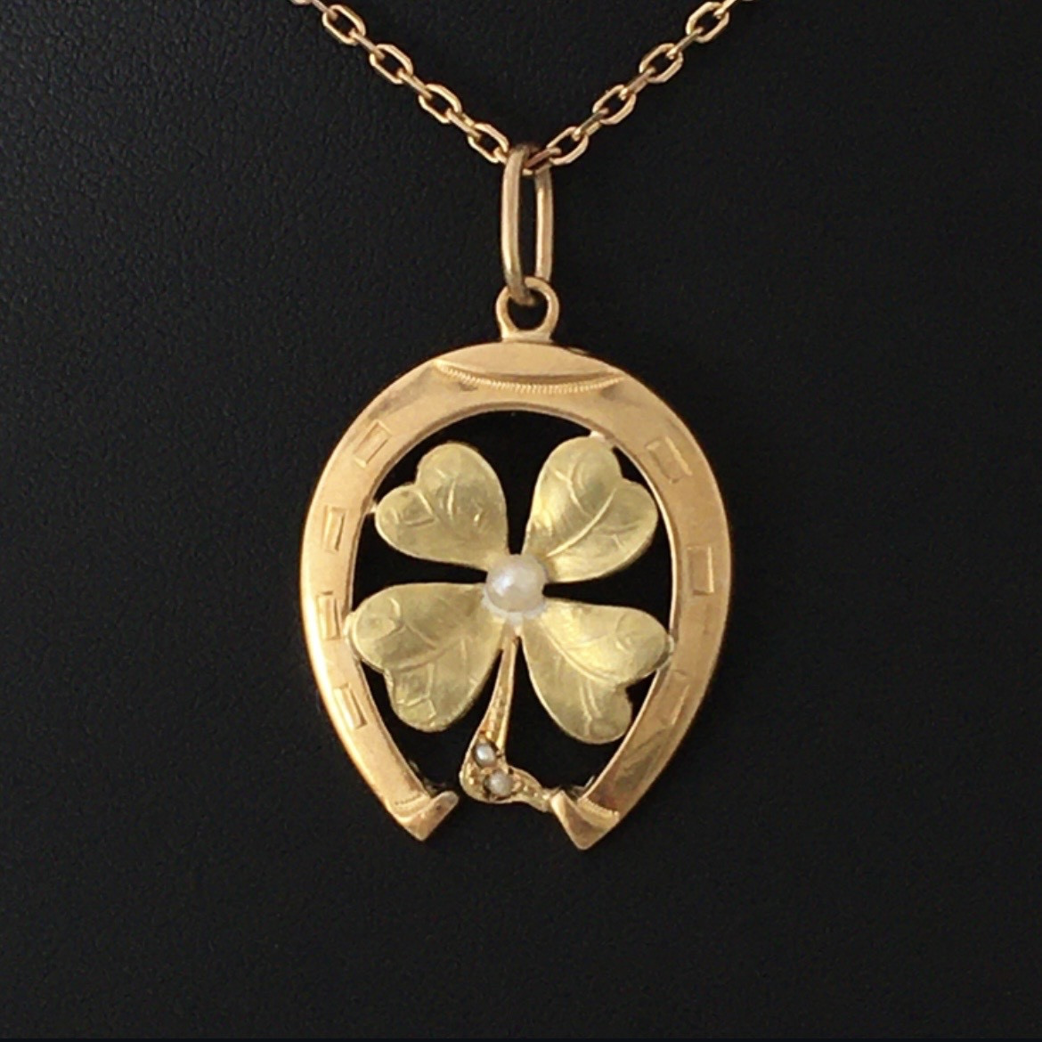 Pendentif Art Nouveau porte-bonheur en or jaune et vert 18K fer à cheval
