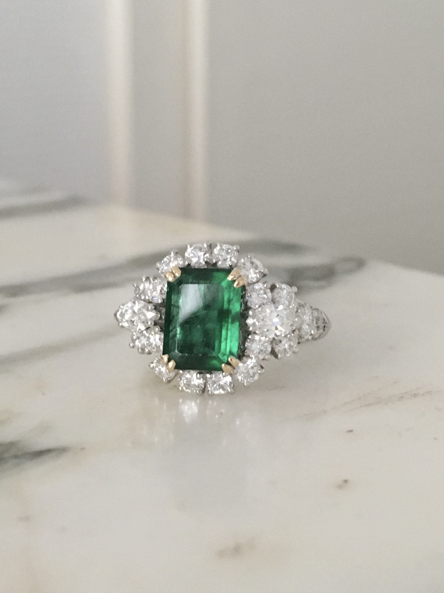 18k White And Yellow Gold Ring With Emerald And Diamonds -photo-3