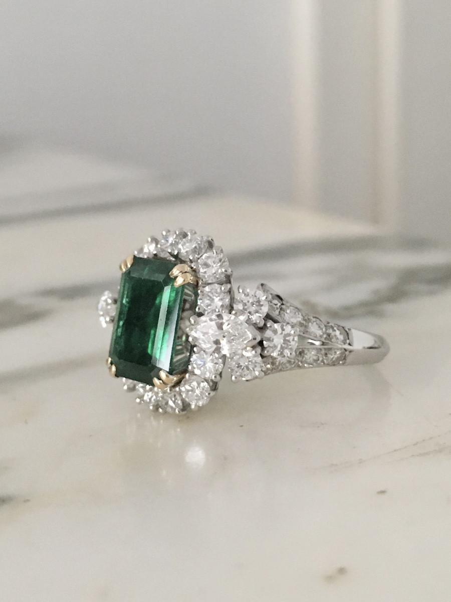 18k White And Yellow Gold Ring With Emerald And Diamonds -photo-1