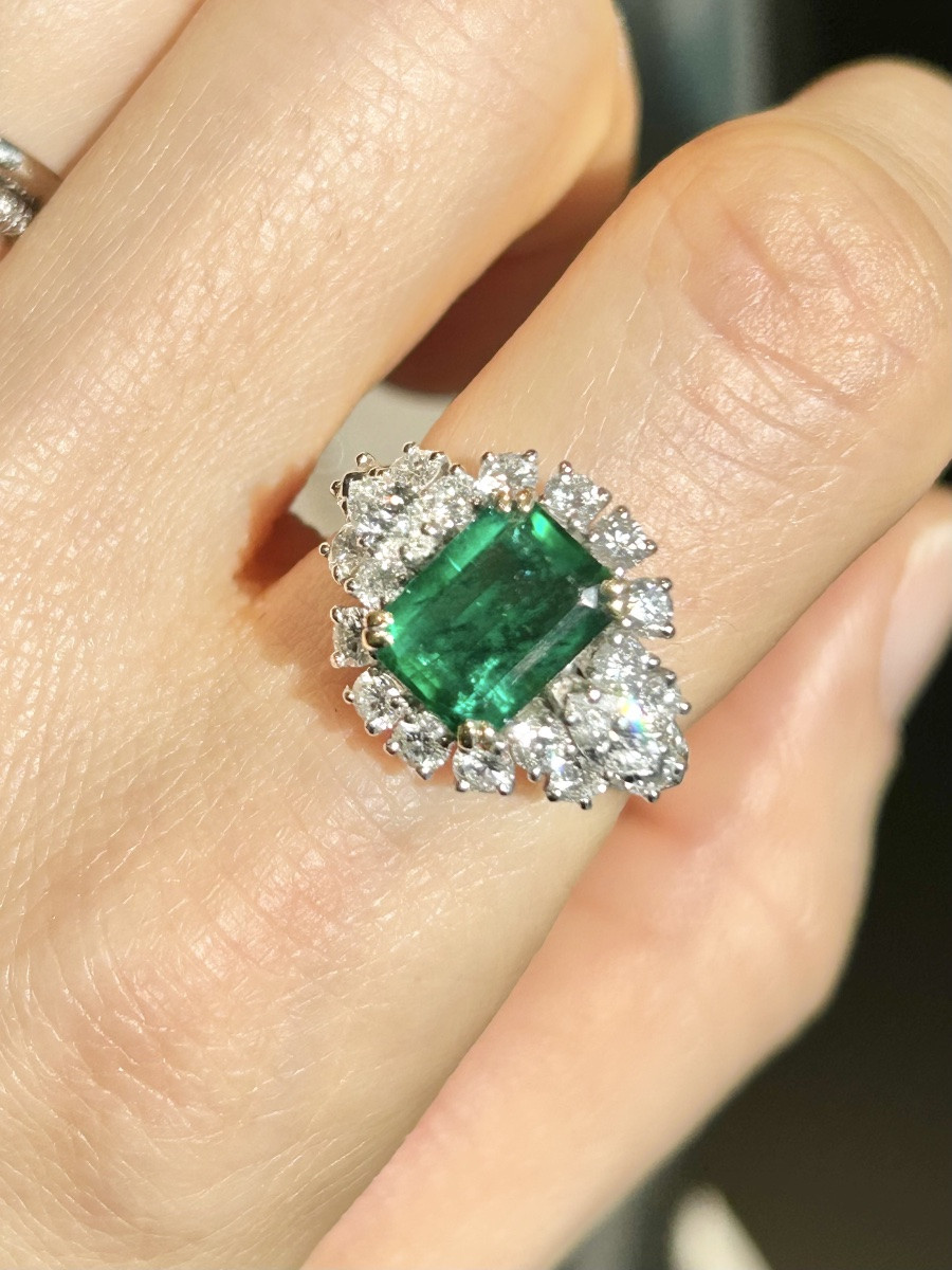 18k White And Yellow Gold Ring With Emerald And Diamonds -photo-6