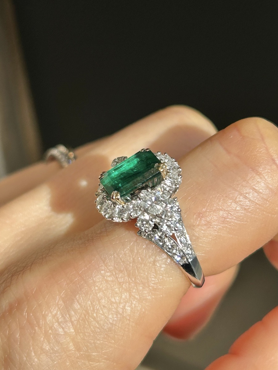 18k White And Yellow Gold Ring With Emerald And Diamonds -photo-8