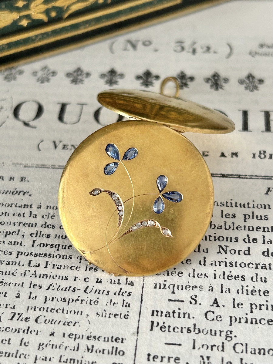 Art Nouveau Pendant Photo Holder In 18k Yellow Gold-photo-1