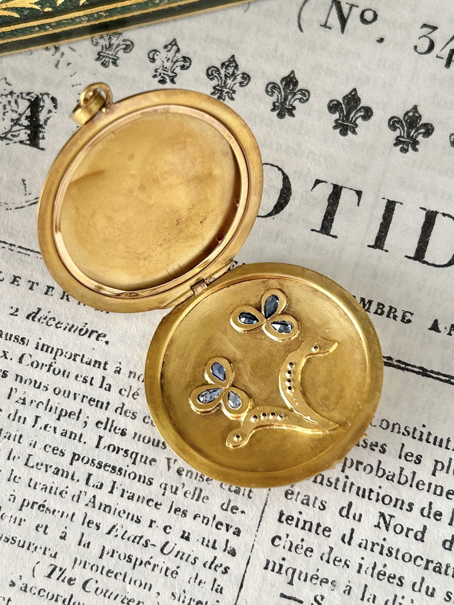 Art Nouveau Pendant Photo Holder In 18k Yellow Gold-photo-3