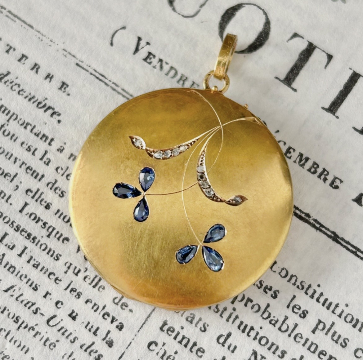 Art Nouveau Pendant Photo Holder In 18k Yellow Gold