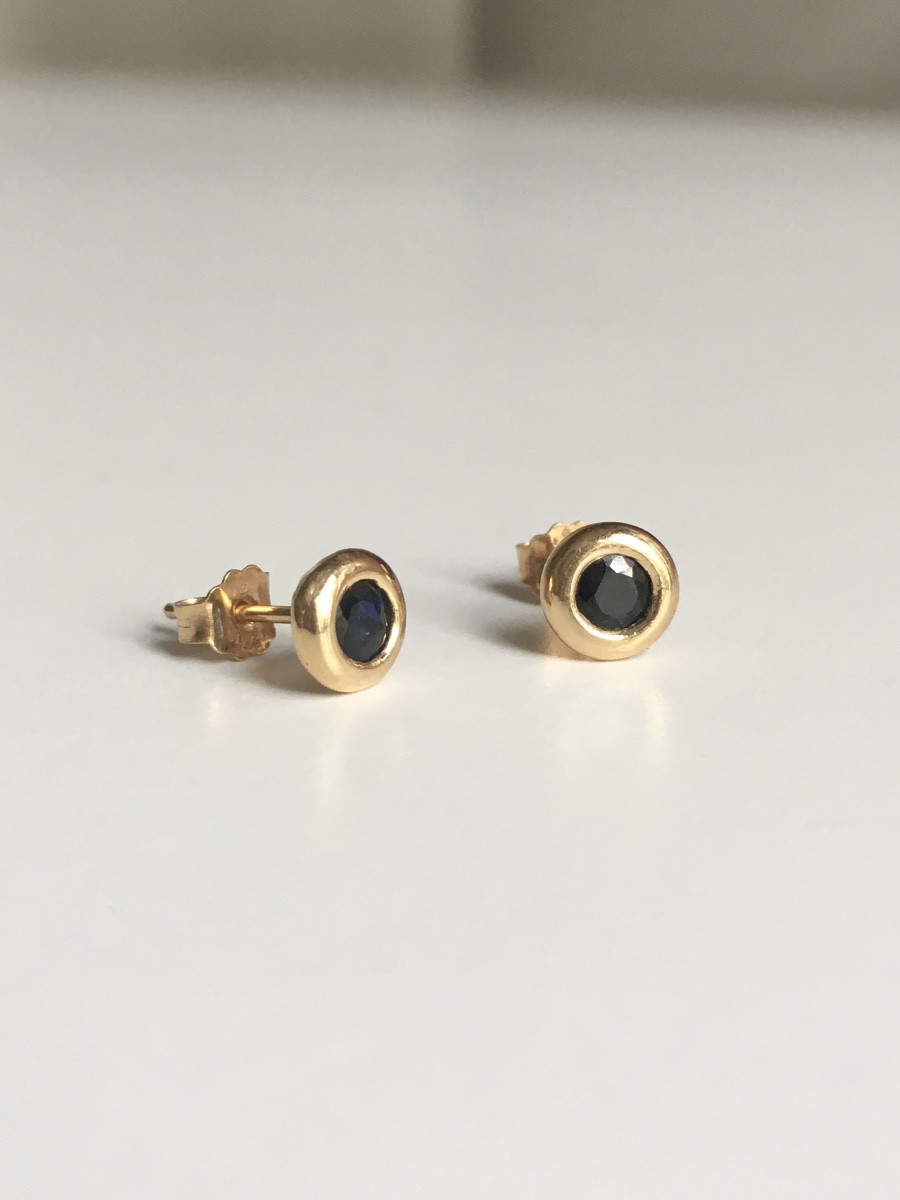 Puces d’oreilles en or jaune 18K et saphirs -photo-3
