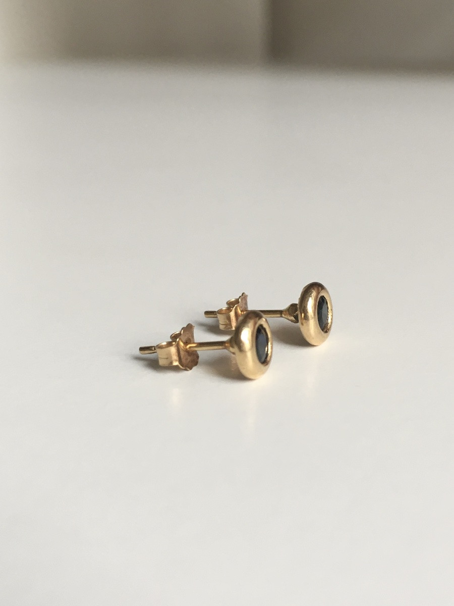 Puces d’oreilles en or jaune 18K et saphirs -photo-4