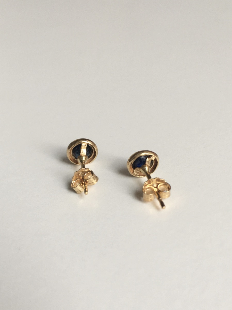 Puces d’oreilles en or jaune 18K et saphirs -photo-1