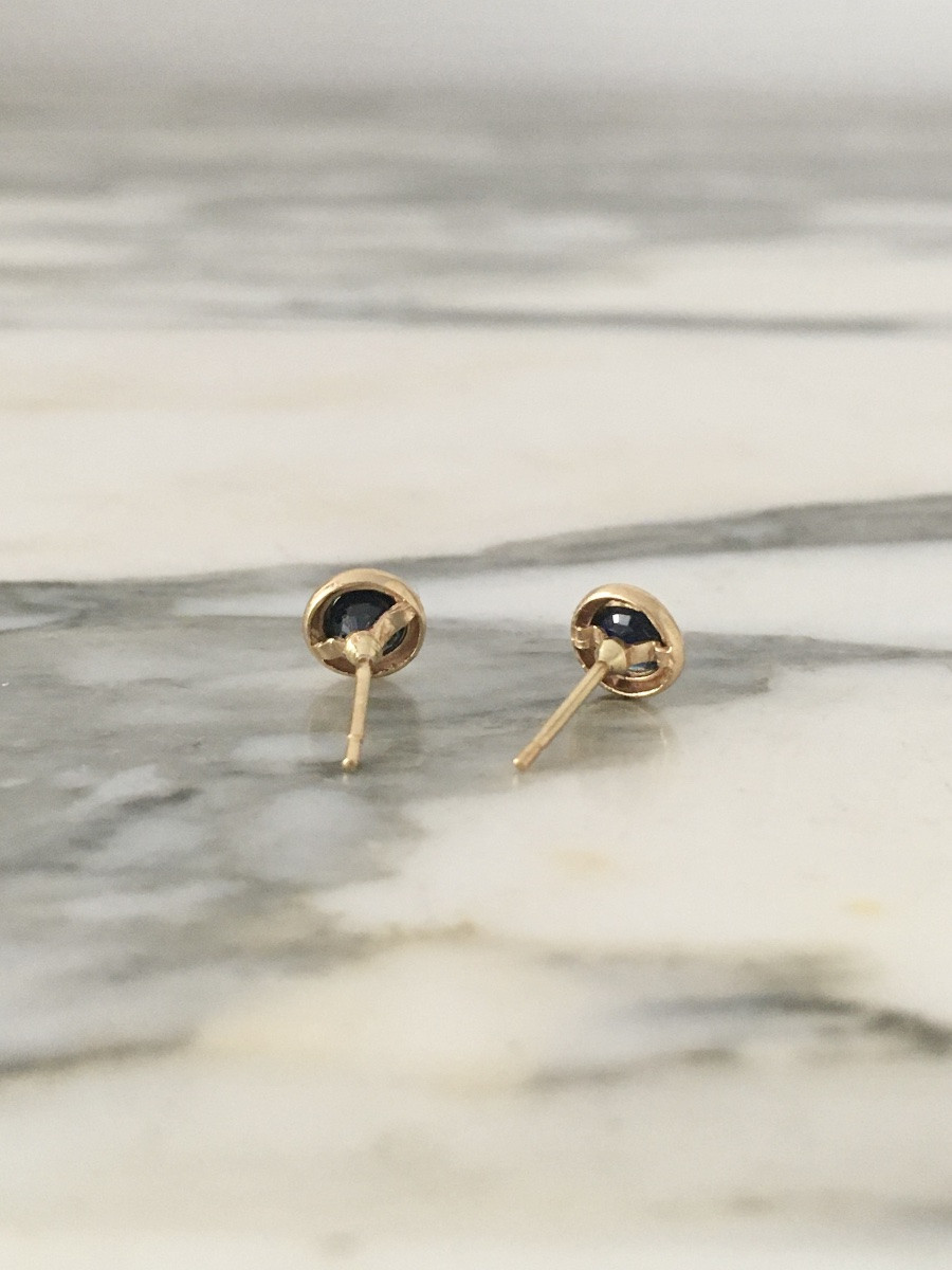 Puces d’oreilles en or jaune 18K et saphirs -photo-4
