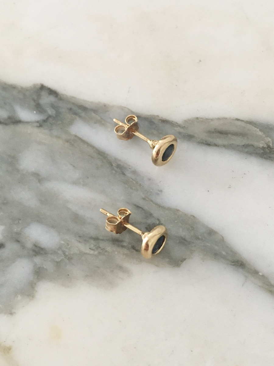 Puces d’oreilles en or jaune 18K et saphirs -photo-5