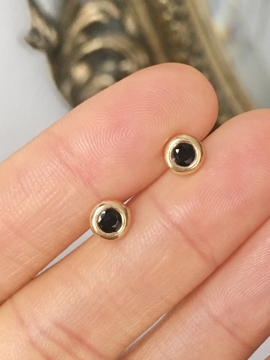 Puces d’oreilles en or jaune 18K et saphirs -photo-6