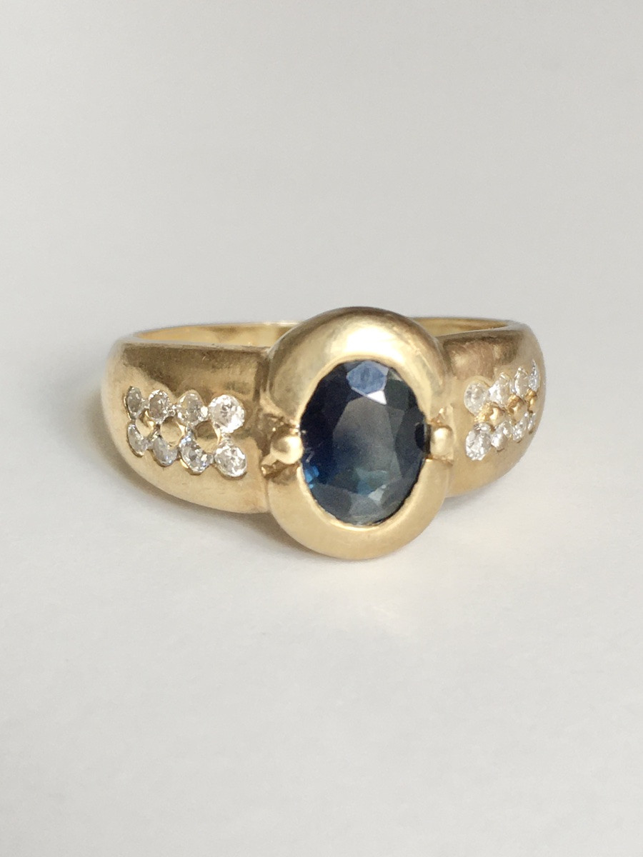 Ring In 18k Yellow Gold With Sapphire And Diamonds-photo-4