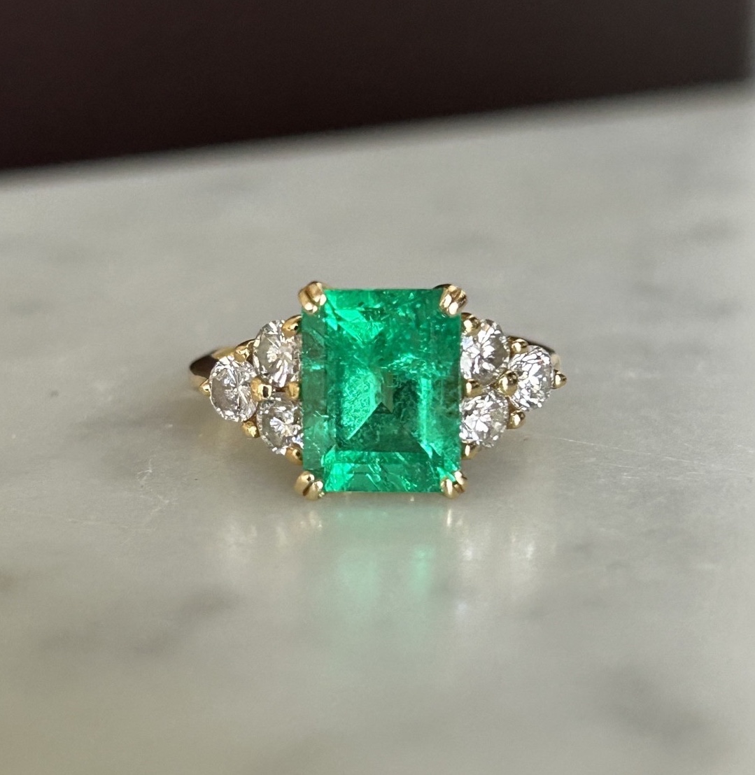 Bague en or 18K  émeraude Colombienne 3,02 ct et diamants 