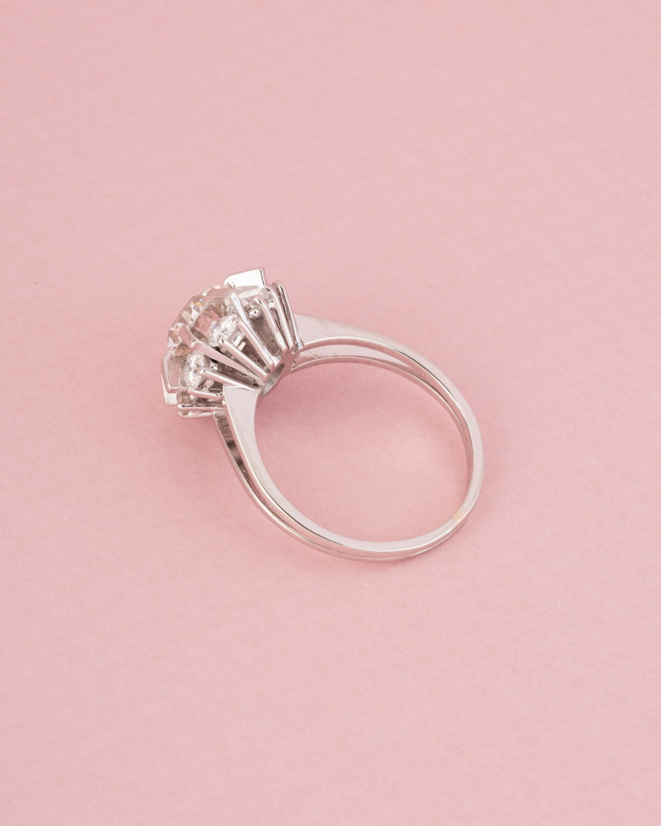 Bague marguerite en platine et diamants 2,89 ct -photo-2