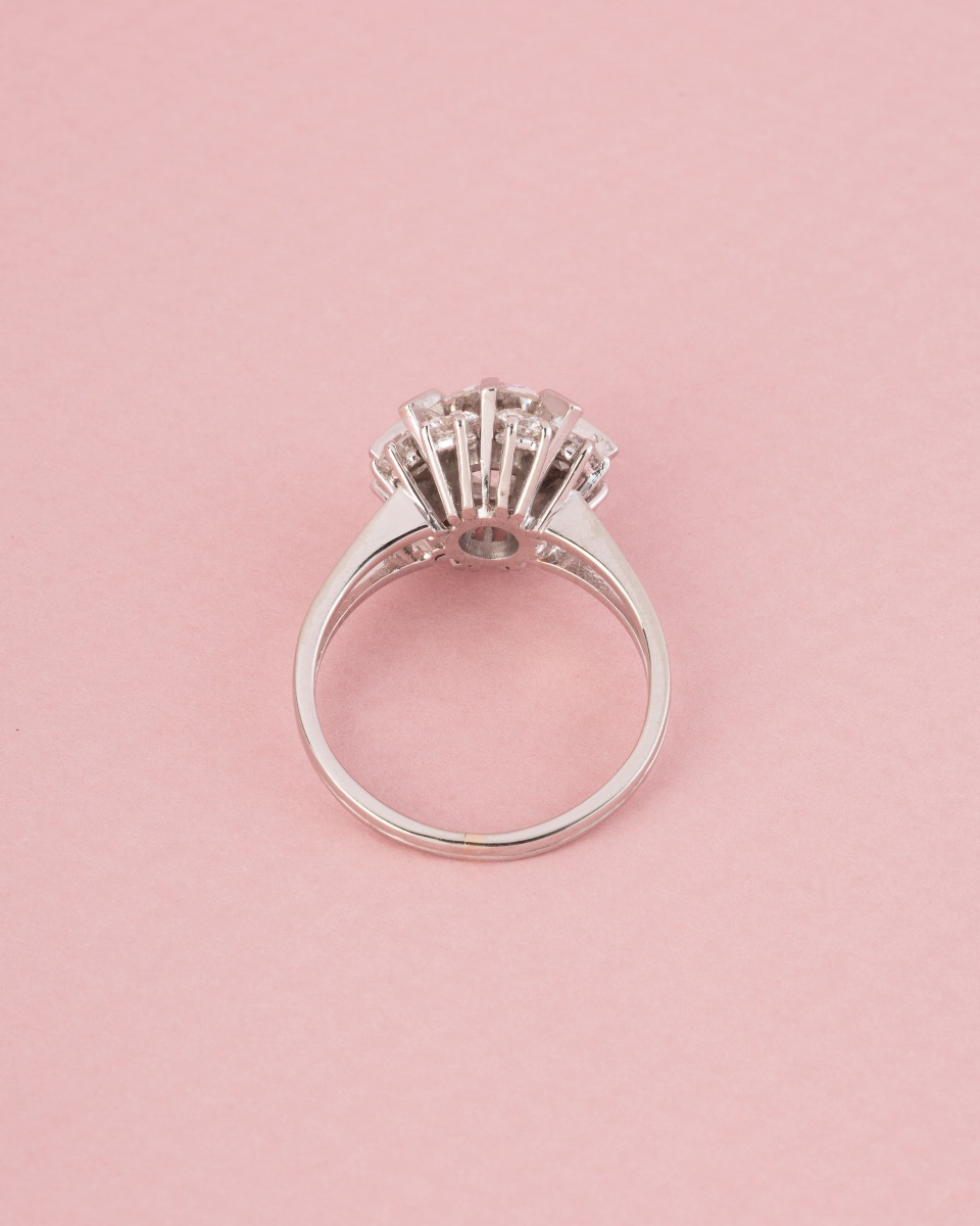 Bague marguerite en platine et diamants 2,89 ct -photo-3