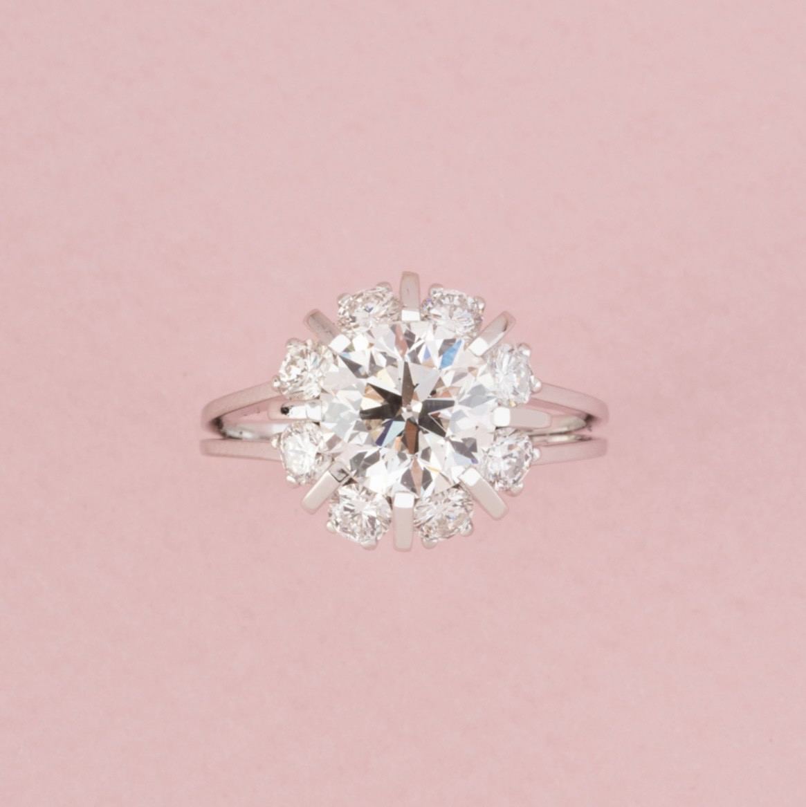 Bague marguerite en platine et diamants 2,89 ct 