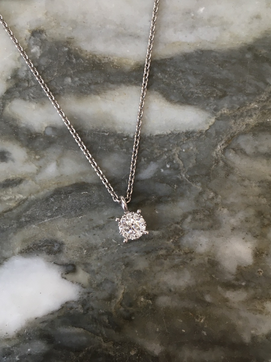 Necklace In 18k White Gold And Diamonds-photo-3