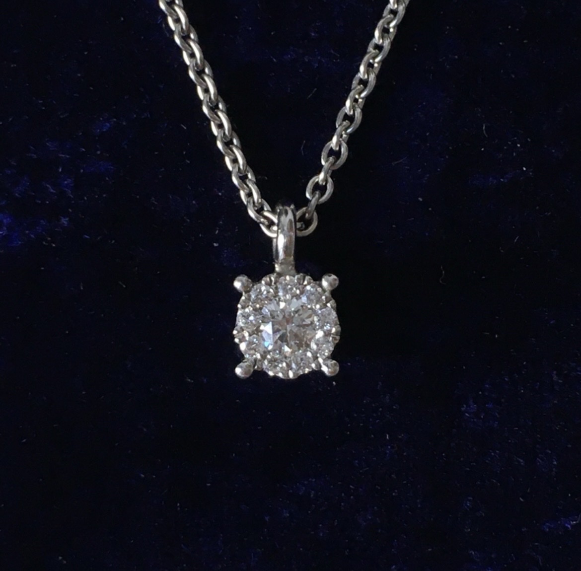 Necklace In 18k White Gold And Diamonds