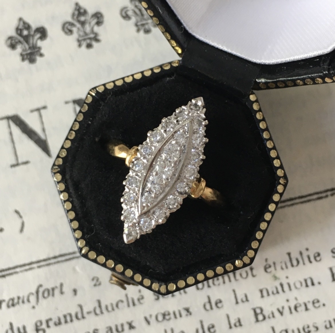 Bague navette en or blanc et jaune 18K diamants 