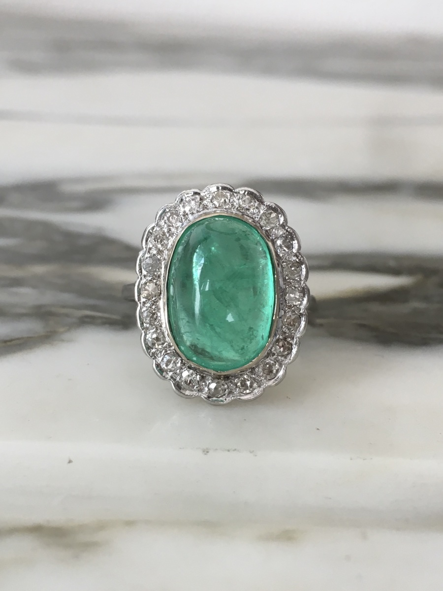 18k Gold Ring With A 5.40 Ct Colombian Emerald And Diamonds-photo-2