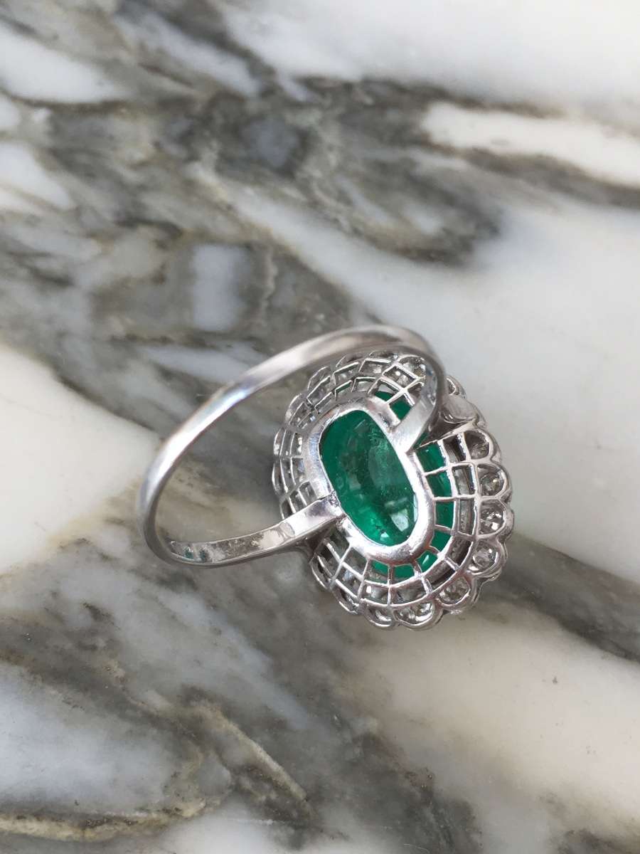 18k Gold Ring With A 5.40 Ct Colombian Emerald And Diamonds-photo-2