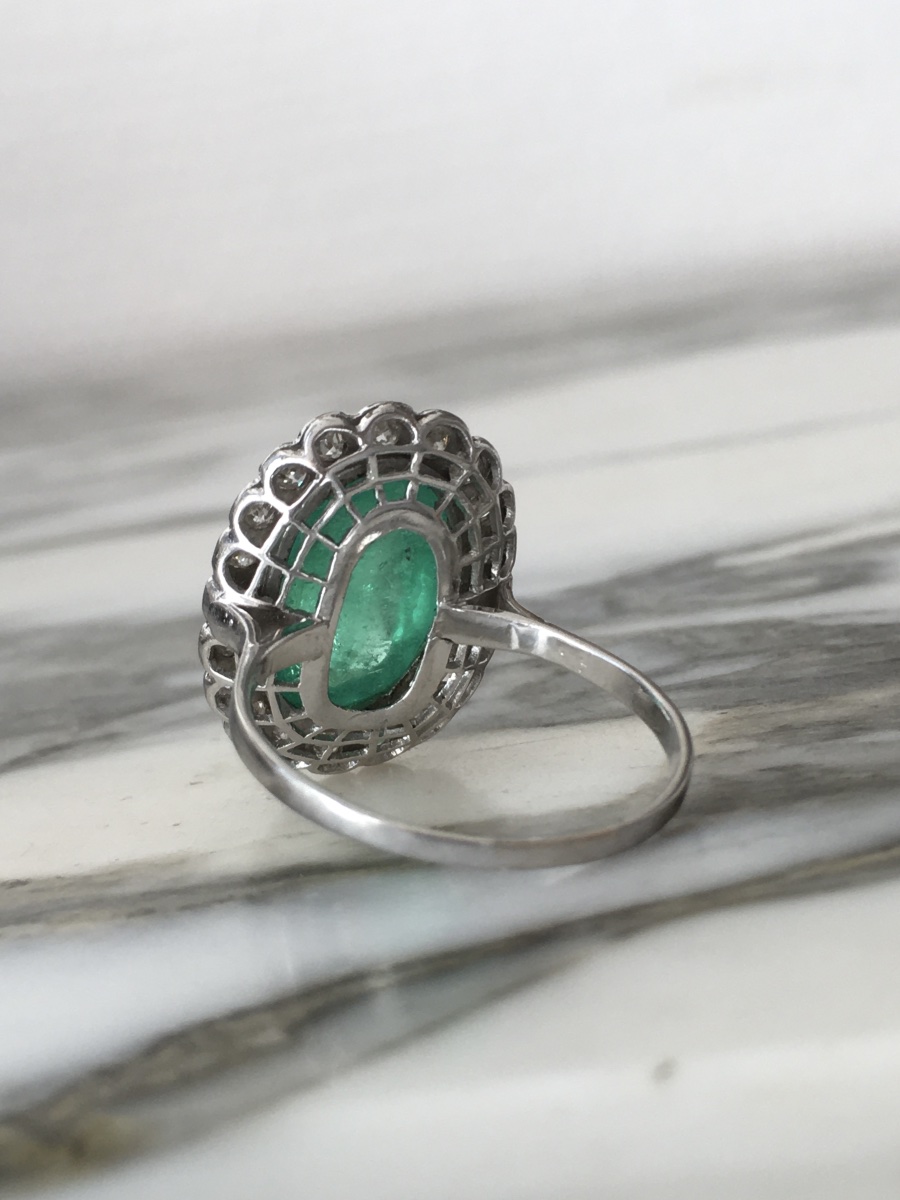 18k Gold Ring With A 5.40 Ct Colombian Emerald And Diamonds-photo-3