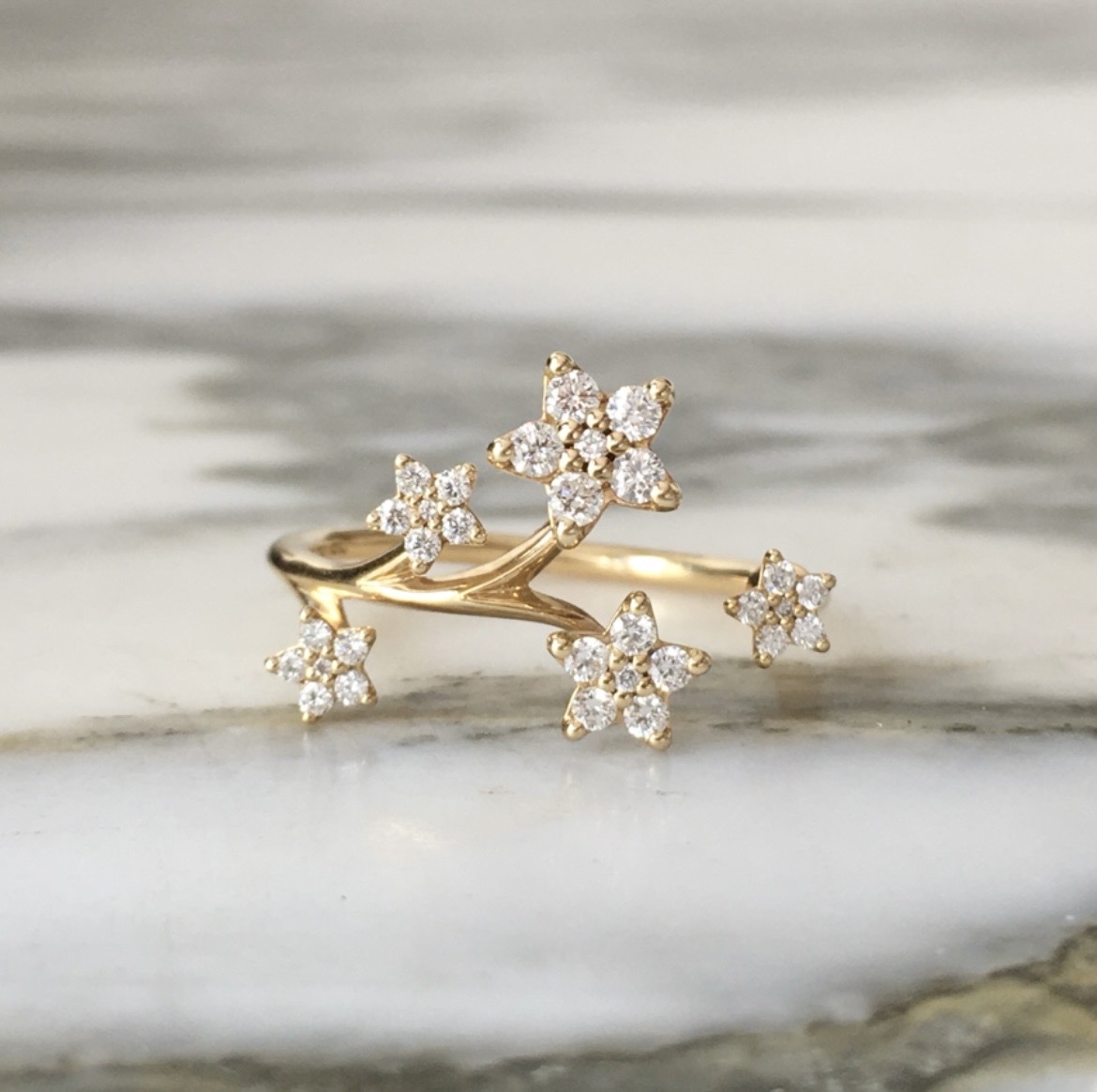 Bague OLE LYNGGAARD modèle  « SHOOTING STARS LARGES » en or jaune 18K et diamants 