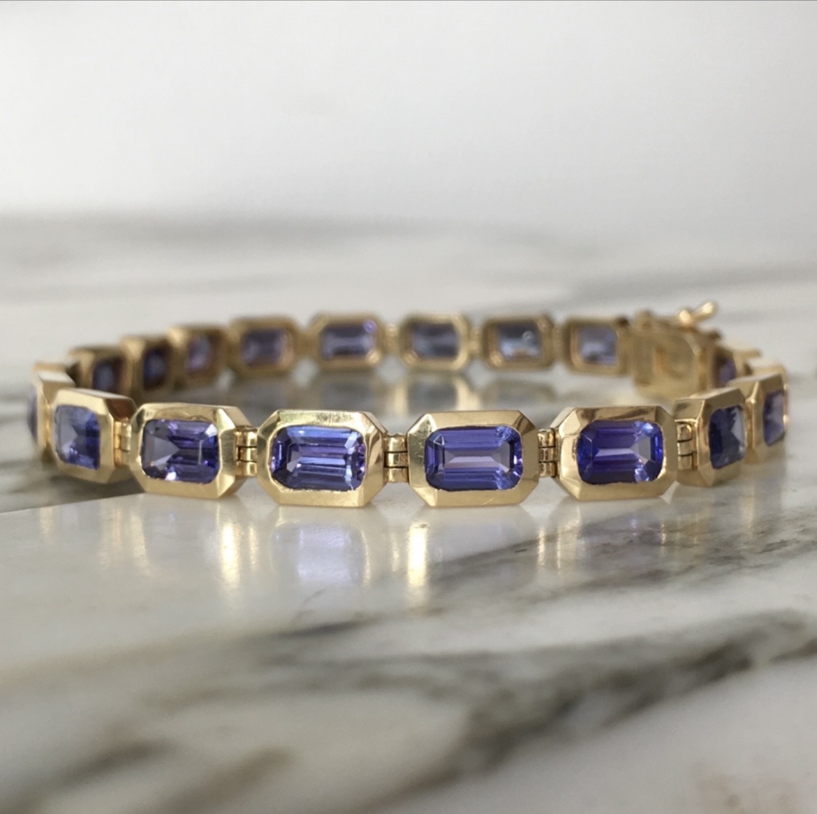 Bracelet en or jaune 18K et tanzanites 