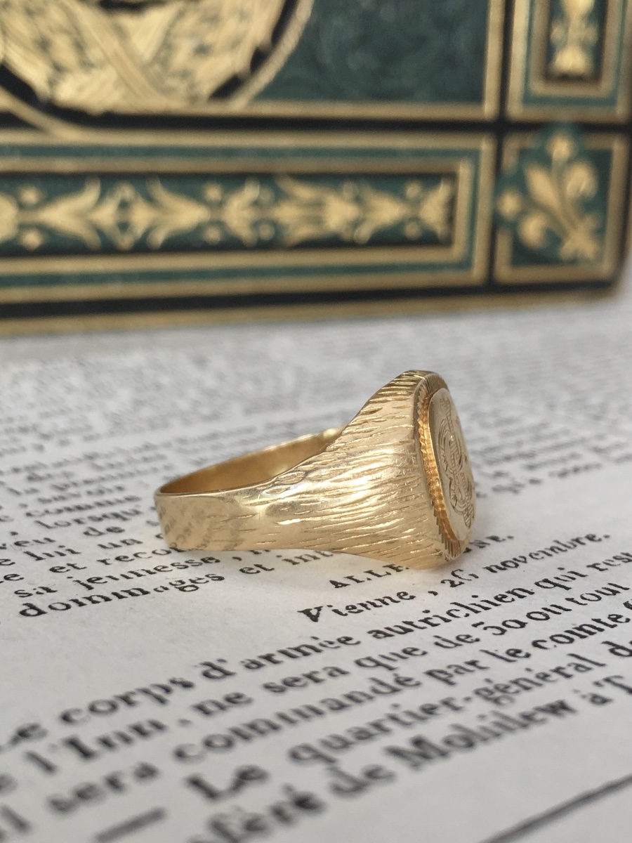 18k Yellow Gold Signet Ring -photo-4