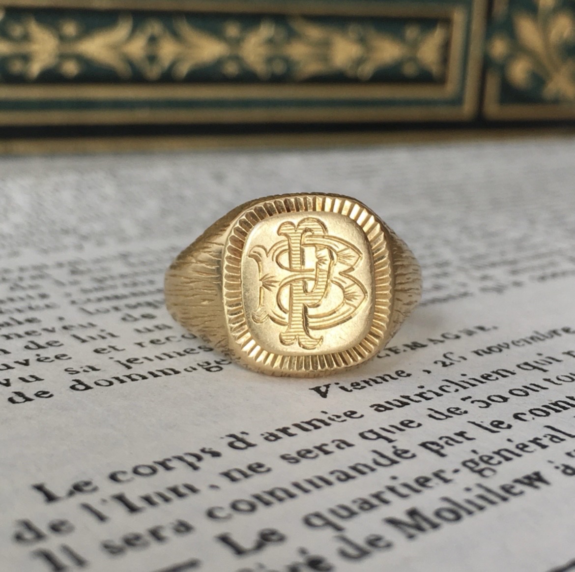 18k Yellow Gold Signet Ring 