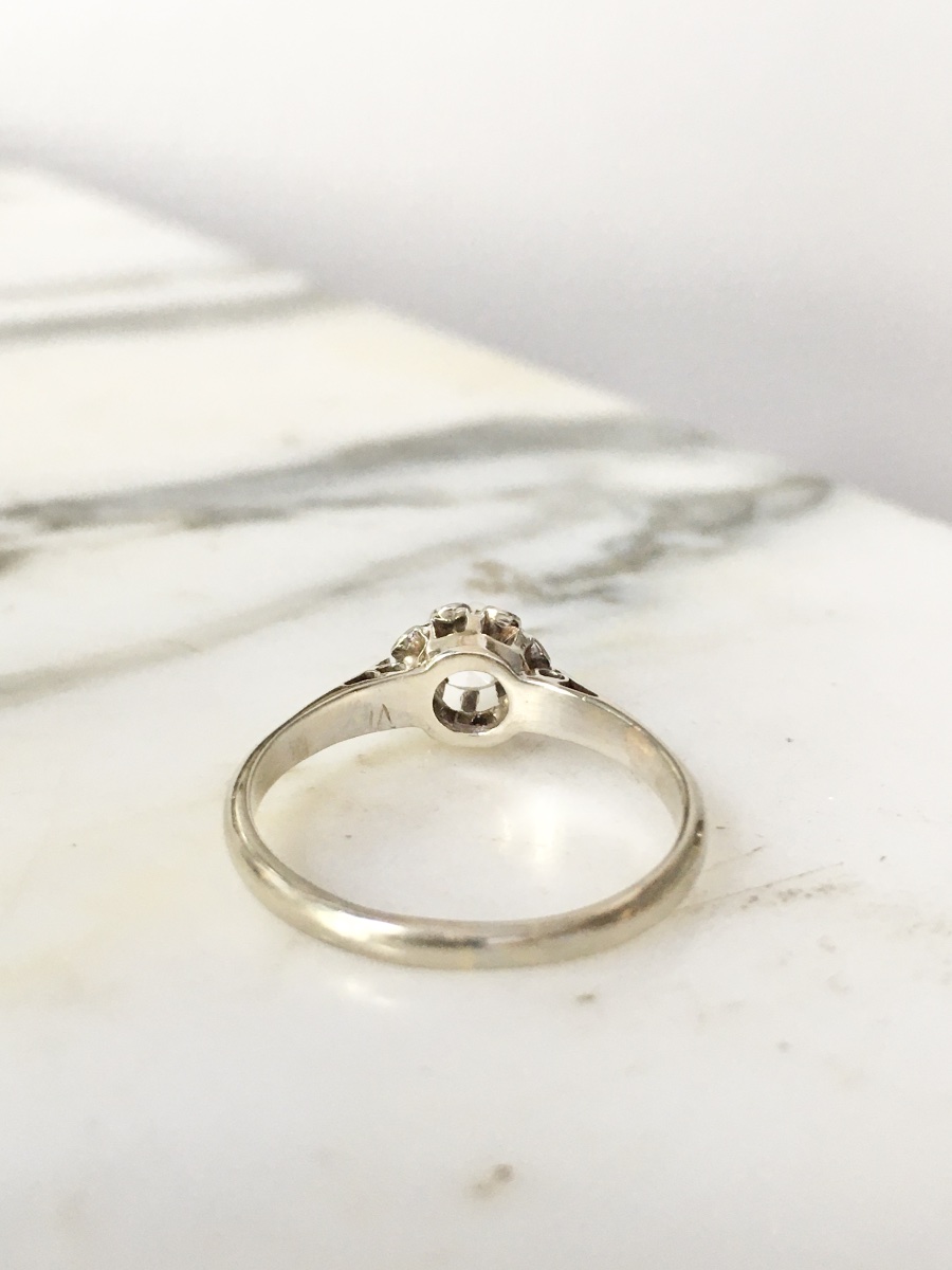 Art Deco Solitaire Ring In 18k White Gold With A Diamond -photo-3
