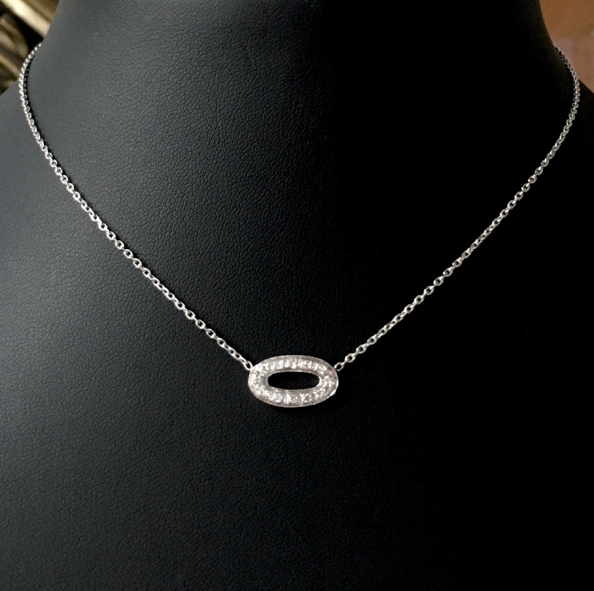 Collier en or blanc 18K et diamants 