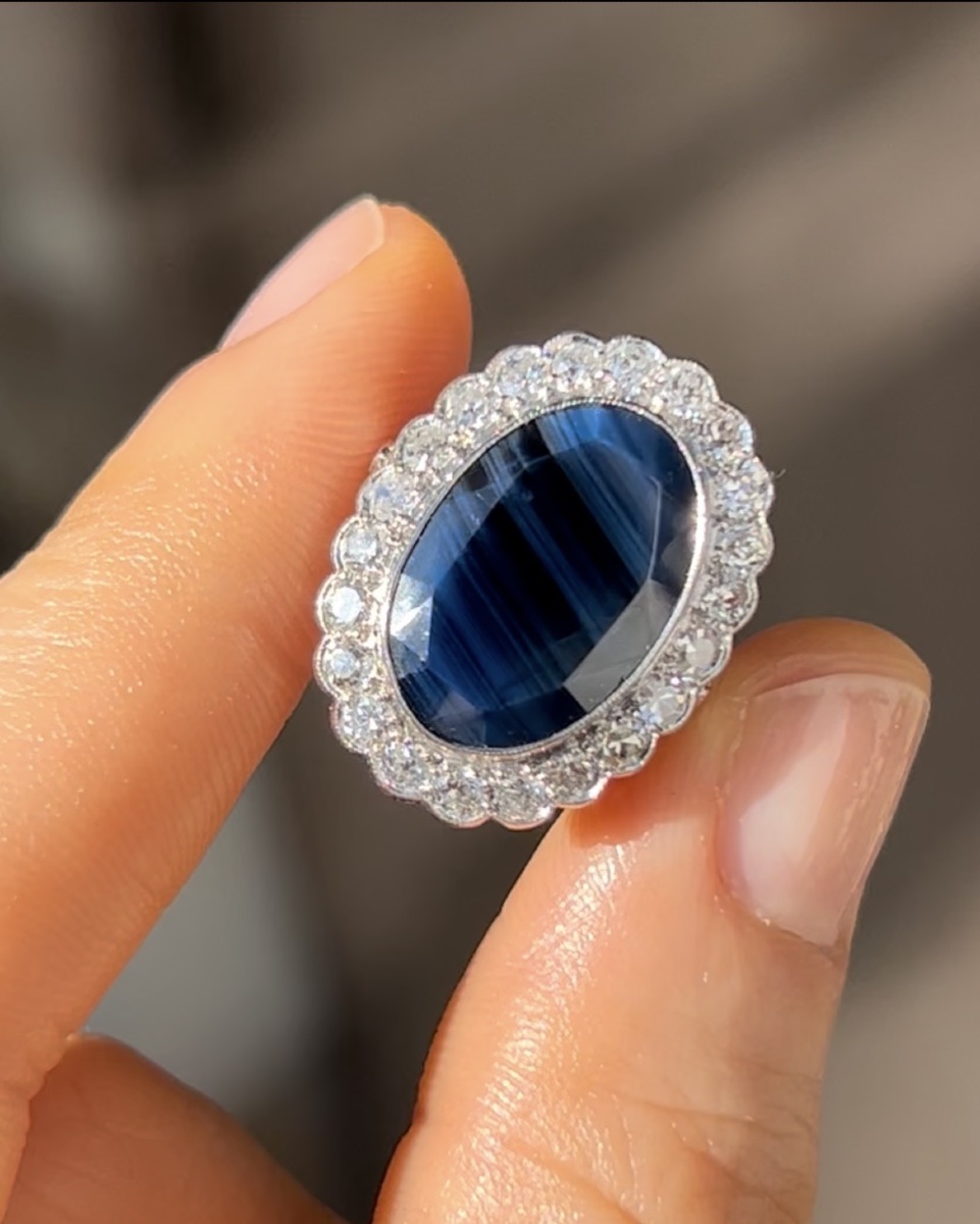 Stunning 18k White Gold Daisy Ring With Sapphire And Diamonds -photo-3