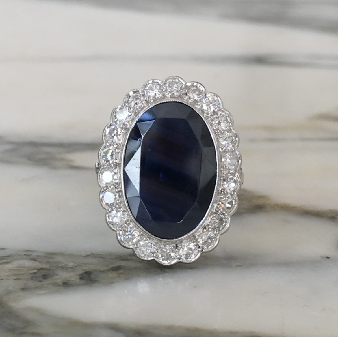 Stunning 18k White Gold Daisy Ring With Sapphire And Diamonds 