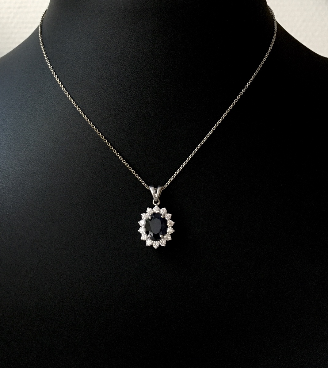 18k White Gold Collier With Sapphire And Diamonds -photo-3