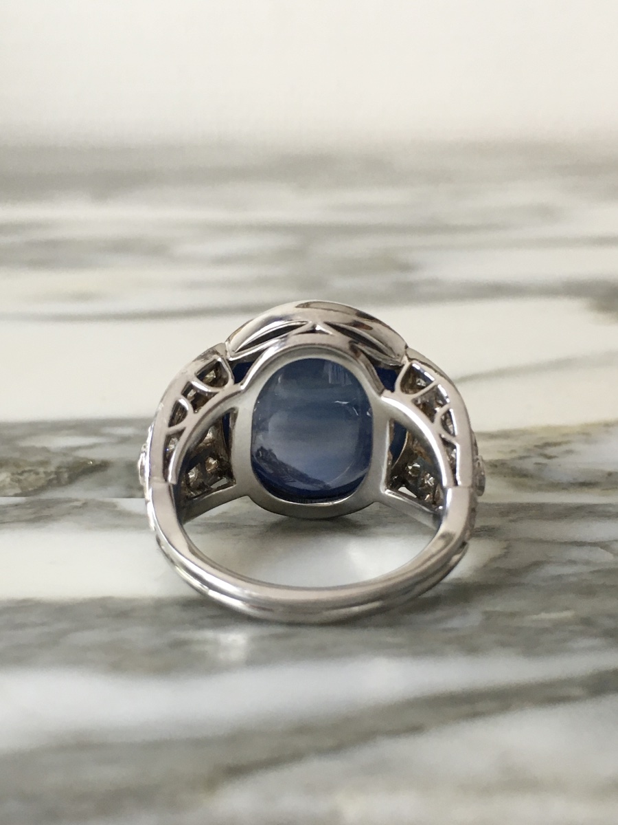 Art Deco-style Ring In 18k White Gold With An Unheated Ceylon Sapphire Weighing 27.81 Ct-photo-4