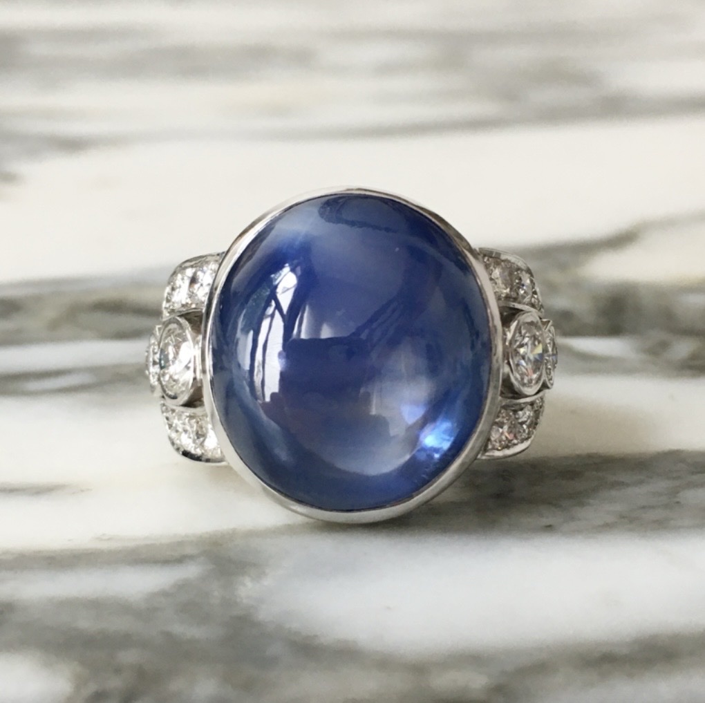 Art Deco-style Ring In 18k White Gold With An Unheated Ceylon Sapphire Weighing 27.81 Ct