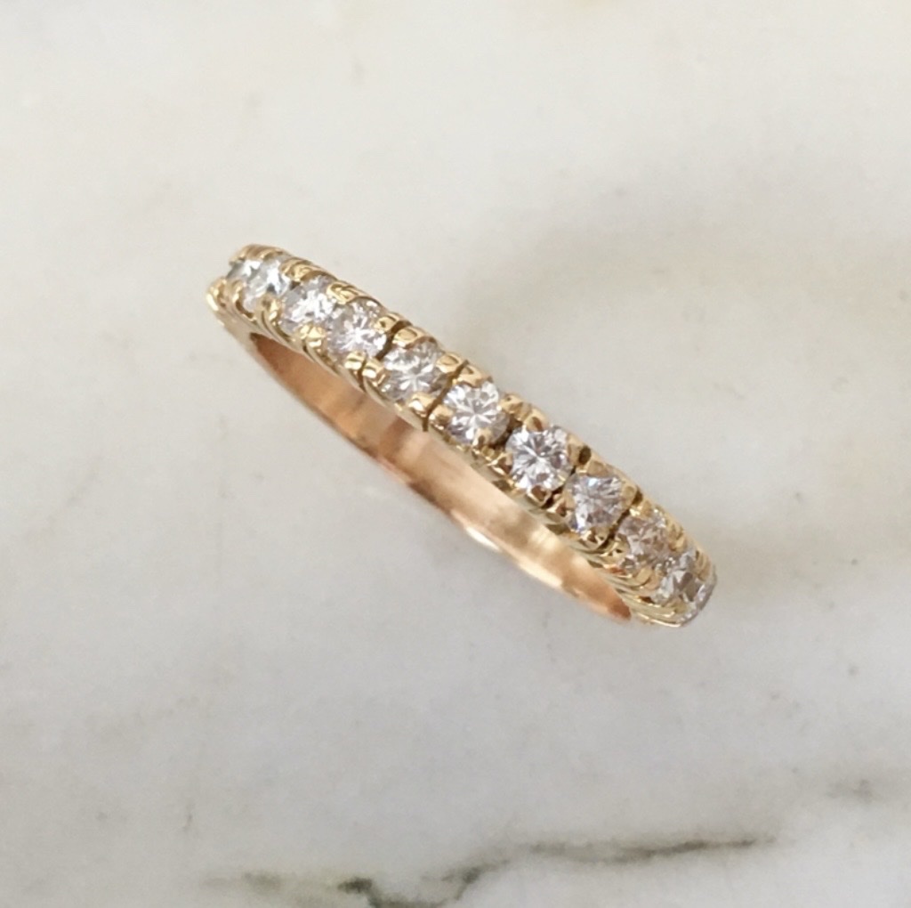 Bague demi alliance américaine en or 18K et diamants 